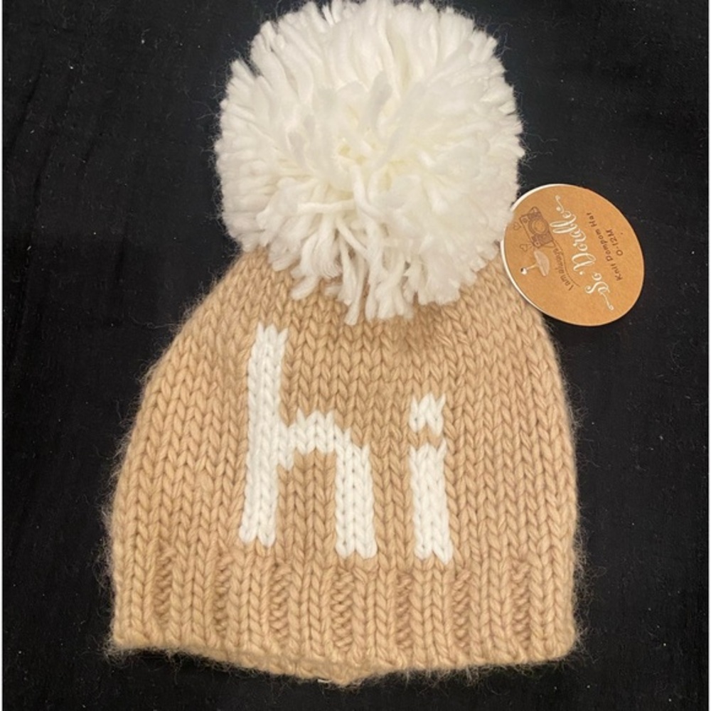 Knit Pom Pom hat for littles 🤍neutral and oh so cute! Cozy & comfy too! See pic